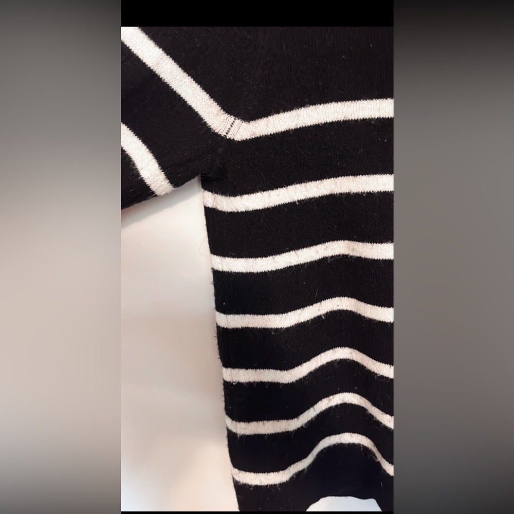Old Navy Black and White Striped Sweater - Picture 2 of 3
